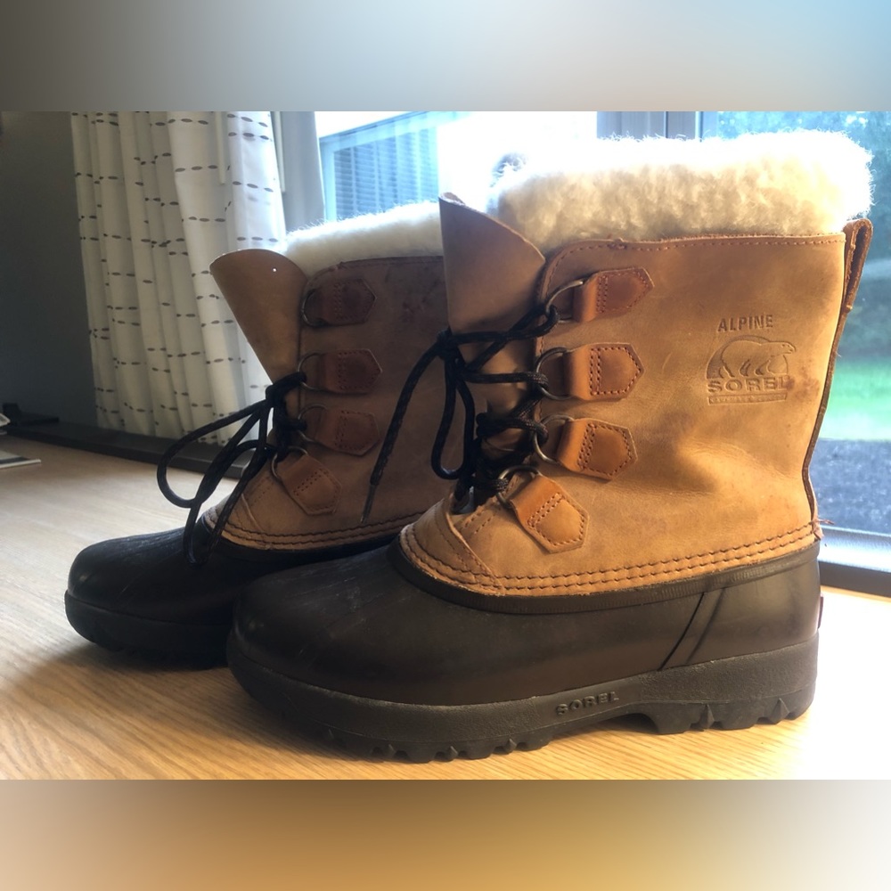 Sorel Alpine Snow boots in very good conditions Women’s size  8 boots